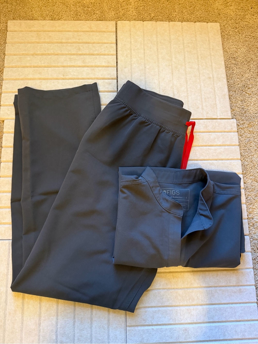 Figs Charcoal Scrub Set Rafaela Top (Size S) + HW Livingston Pants (Size M)
